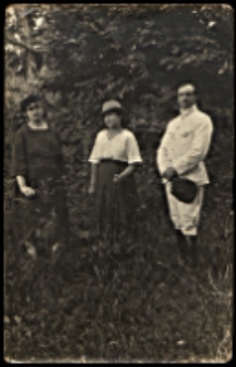 Franciszek Mańkowski ojciec Franciszka Mańkowskiego jra organisty parafii w Konstantynowie ze znajomymi w parku w Białej Podlaskiej