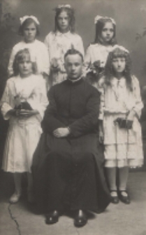 Dzieci do I komunii świętej z Marynina w parafii Trójcy Świętej w Radzyniu Podlaskim z ks. Tadeuszem Filaberem