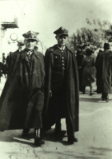 Oficerowie 34 Pułku Piechoty na Placu Wolności w Białej Podlaskiej : fotografia