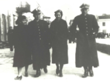 Oficerowie 34 Pułku Piechoty na Placu Wolności w Białej Podlaskiej : fotografia