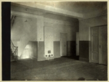 Widok korytarza na piętrze Szkoły Podstawowej nr 4 w Białej Podlaskiej przy ul. Moniuszki (Grabanowskiej)