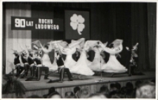 Koncert w sali widowiskowej ZPW Biawena w Białej Podlaskiej z okazji 90-lecia ruchu ludowego