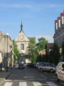 Widok na kościół św. Antoniego w Białej Podlaskiej od strony ul. Reformackiej [fotografia]