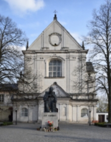 Widok na kościół św. Antoniego w Białej Podlaskiej od strony ul. Reformackiej [fotografia]