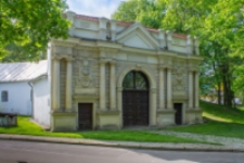 Brama wjazdowa do zespołu pałacowo-parkowego Radziwiłłów w Białej Podlaskiej [fotografia]