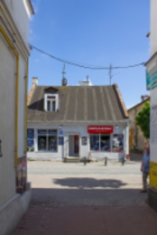 Widok z placu Szkolny Dwór na deptak przy ul. Brzeskiej w Białej Podlaskiej [fotografia]