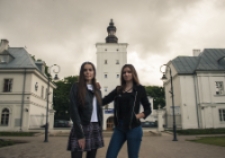 Przed wieżą w Parku Radziwiłłowskim w Białej Podlaskiej [fotografia]