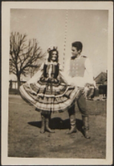 Uczestnicy widowiska "Wesele lubelskie" - uczniowie Liceum Pedagogicznego w Leśnej Podlaskiej