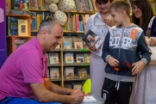 Spotkanie z Jackiem Kurowskim komentatorem sportowym w telewizji, autorem książek w ramach Bialskich Dni Książki Dziecięcej „Łączy nas książka”, 30.05.2017 r.