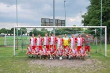 Drużyna Red Sielczyk Biała Podlaska na boisku bocznym (obecne sztuczne) w Białej Podlaskiej