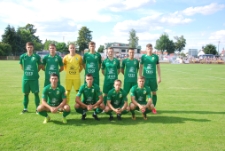 Drużyna MKS Podlasie Biała Podlaska przed meczem półfinałowym w okręgowym Pucharze Polski – boisko w Łukowie