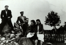 Mieszkańcy Białej Podlaskiej w ogrodzie [fotografia]