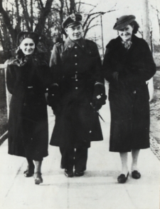 Mieszkańcy Białej Podlaskiej na ul. Warszawskiej [fotografia]