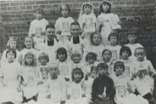 Pierwsza komunia dzieci w parafii św. Elzbiety Węgierskiej w Konstantynowie [fotografia]
