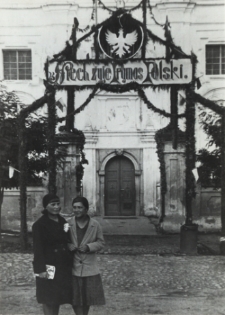 Dekoracja kościoła św Anny w Kodniu z okazji przyjazdu prymasa Polski kardynała Augusta Hlonda [fotografia]