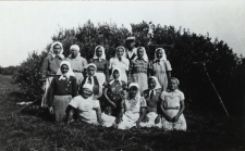 Robotnice w majątku Plater-Zyberków w Konstantynowie [fotografia]