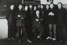 Uczniowie kl. VIII Państwowego Gimnazjum Męskiego im. J. I. Kraszewskiego w Białej Podlaskiej [fotografia]