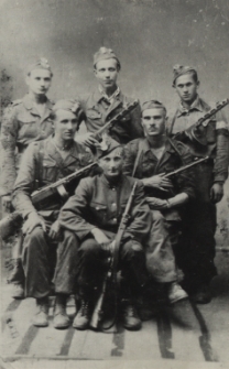 Partyzanci z oddziału "Lecha" Stanisława Chmielarskiego [fotografia]