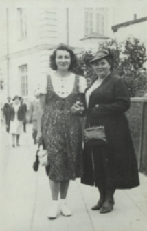 Bronisława Kryńska żona sędziego Franciszka Kryńskiego na ul. Warszawskiej w Białej Podlaskiej [fotografia]