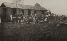 Budowa kapieliska - łazienek na "wyspie strzeleckiej" na Krznie w Białej Podlaskiej [fotografia]