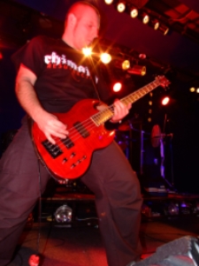 Koncert "Hardcore Stuff”, zespół Back To Reality, 12.04.2008 r., Klub Graffiti, Lublin : basista Mariusz „Żuber” Kozak –Sikorski