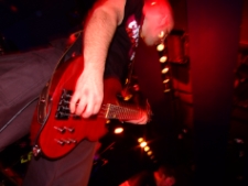 Koncert "Hardcore Stuff”, zespół Back To Reality, 12.04.2008 r., Klub Graffiti, Lublin : basista Mariusz „Żuber” Kozak –Sikorski