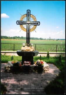 Cmentarze i miejsca pamięci w pow. Biała Podlaska : gm. Biała Podlaska: pomnik w Hrudzie poświęcony unitom : fotografia