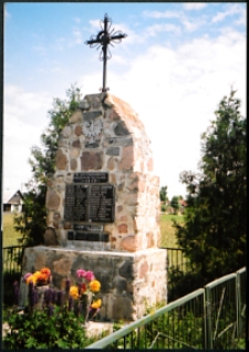Cmentarze i miejsca pamięci w pow. Biała Podlaska : gm. Biała Podlaska: obelisk ku czci zamorodwanych w 1942 r. mieszkańców wsi Husinka : fotografia