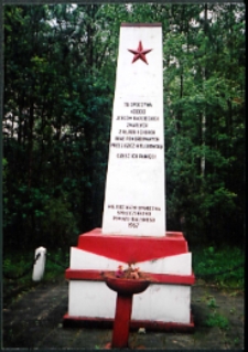 Cmentarze i miejsca pamięci w pow. Biała Podlaska : gm. Biała Podlaska: pomnik i cmentarz jeńców radzieckich w lesie "Popówka" w Kaliłowie : fotografia