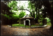 Cmentarze i miejsca pamięci w pow. Biała Podlaska : gm. Janów Podlaski : grota Naruszewicza : fotografia