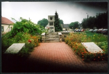 Cmentarze i miejsca pamięci w pow. Biała Podlaska : gm. Janów Podlaski : pomnik bojownikom ruchu oporu 1939-1944 w Janowie Podlaskim : fotografia