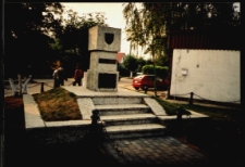 Cmentarze i miejsca pamięci w pow. Biała Podlaska : gm. Konstantynów : pomnik poświęcony mieszkańcom Konstantynowa ofiarom II wojny światowej : fotografia