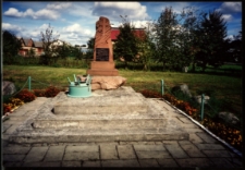 Cmentarze i miejsca pamięci w pow. Biała Podlaska : gm. Łomazy : pomnik poświęcony Tadeuszowi Kościuszce w Łomazach : fotografia