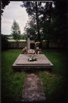 Cmentarze i miejsca pamięci w pow. Biała Podlaska : gm. Piszczac : nieczynny cmentarz przykościelny w Ortelu Królewskim : fotografia