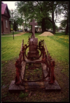 Cmentarze i miejsca pamięci w pow. Biała Podlaska : gm. Rokitno : pozostałości cmentarza przykościelnego w Rokitnie : fotografia