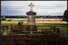 Cmentarze i miejsca pamięci w pow. Biała Podlaska : gm. Sosnówka : pomnik dziedzica Felixa Moczulskiego na cmentarzu przykościelnym w Motwicy : fotografia