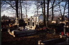 Cmentarze i miejsca pamięci w pow. Biała Podlaska : gm. Terespol : cmentarz katolicki w Krzyczewie z kaplią i tablica upamiętniająca mieszkańców - ofiary II wojny światowej : fotografia