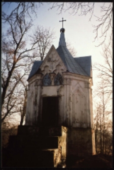 Cmentarze i miejsca pamięci w pow. Biała Podlaska : gm. Terespol : kaplica grobowa Mierzejewskich w Neplach : fotografia