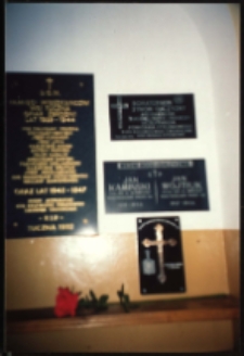 Cmentarze i miejsca pamięci w pow. Biała Podlaska : gm. Tuczna : tablice kościele św. Teresy w Tucznej upamiętniające walczących o wolność : fotografia