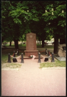Cmentarze i miejsca pamięci w pow. Biała Podlaska : miasto Międzyrzec Podlaski : Pomnik Żołnierzom Armii Krajowej w Międzyrzecu Podlaskim : fotografia