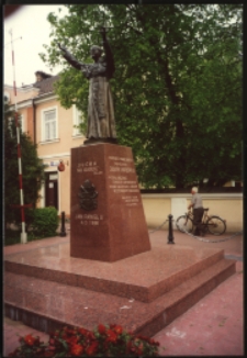 Cmentarze i miejsca pamięci w pow. Biała Podlaska : miasto Międzyrzec Podlaski : pomnik Jana Pawła II w Międzyrzecu Podlaskim : fotografia