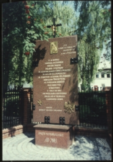 Cmentarze i miejsca pamięci w pow. Biała Podlaska : miasto Międzyrzec Podlaski : nieczynny cmentarz przy kościele św. Mikołaja w Międzyrzecu Podlaskim : fotografia