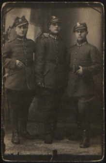 Żołnierze - koledzy z 34 Pułku Piechoty z Białej Podlaskiej [fotografia]
