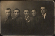 Jan Dunia żołnierz 34 Pułku Piechoty w Białej Podlaskiej z kolegami w Kazimierzu
