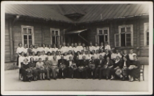 Maturzystki Liceum Ogólnokształcącego im. E. Plater w Białej Podlaskiej wraz z nauczycielami [fotografia]