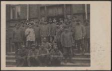 Wojsko przed budynkiem sądu w Białej Podlaskiej [pocztówka]