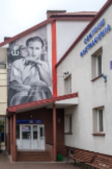 Mural poświęcony Krzysztofowi Kamilowi Baczyńskiemu na budynku Zakładu Doskonalenia Zawodowego w Białej Podlaskiej [fotografia]