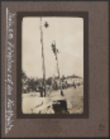 Kolumna samochodów niemieckich na Placu Wolności w Białej Podlaskiej w okresie I wojny światowej [fotografia]