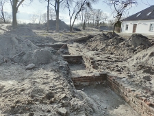 Prace wykopaliskowe w "parku radziwiłłowskim" - 24 marca 2021 r. [fotografia]