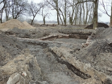 Prace wykopaliskowe w "parku radziwiłłowskim" - 29 marca 2021 r. [fotografia]